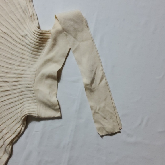 Club Monaco Cream Shrug with Accordion Pleats top Size S 100% Wool - Picture 4 of 8